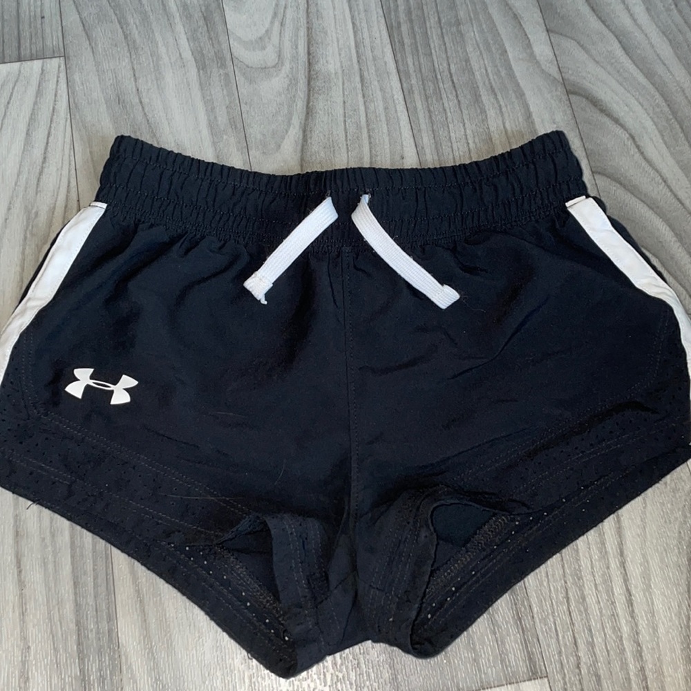 Black under armor shorts size xs In girls